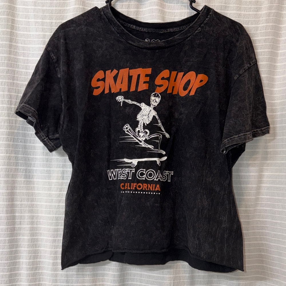 Skate Shop Graphic Crop Tee - Black